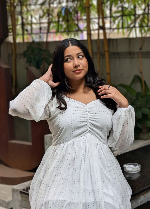 White Chic Dot